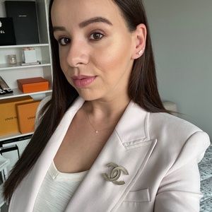 Meet your Posher, Amela